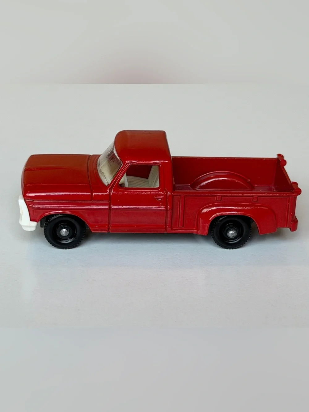 Vintage Matchbox No 6 Ford Pick Up Truck Red with White Canopy Lesney England